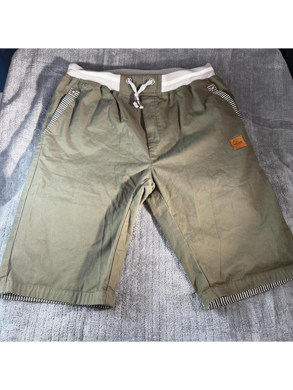 Kids Olive Green Casual Shorts Size Large Striped Pocket & Hem Drawstring Used